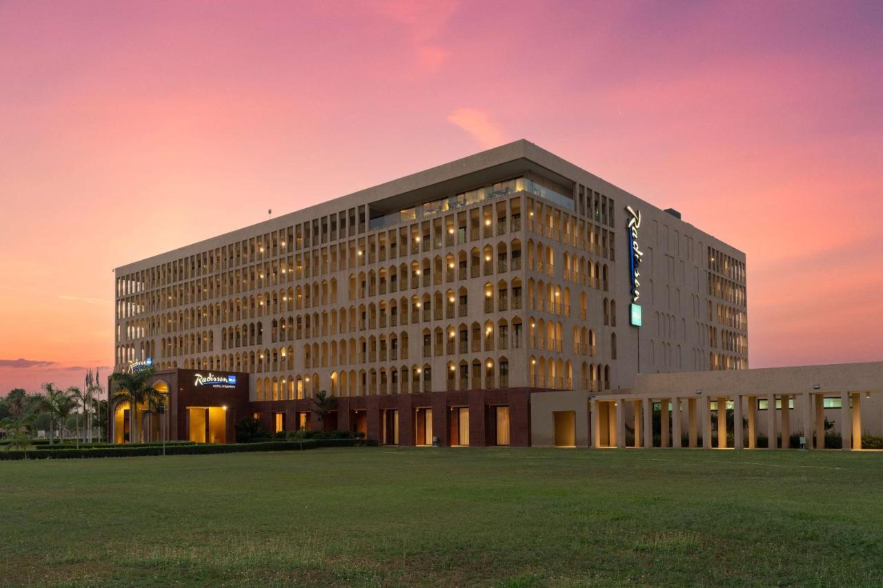 Radisson Blu Hotel Нджамена Экстерьер фото