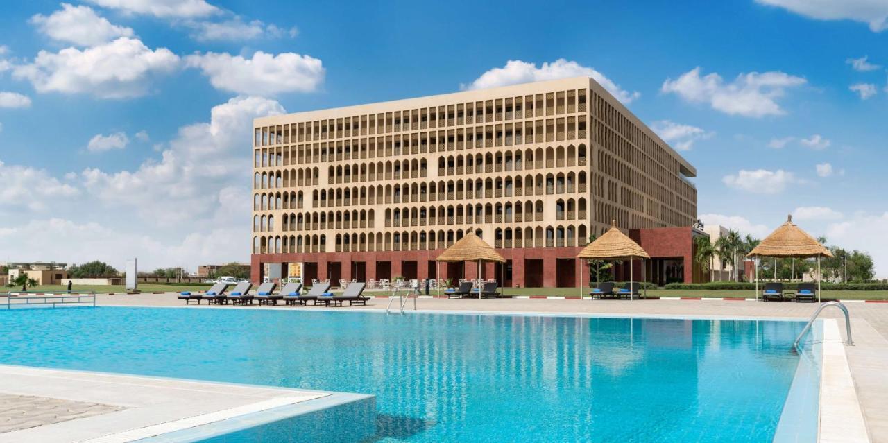 Radisson Blu Hotel Нджамена Экстерьер фото