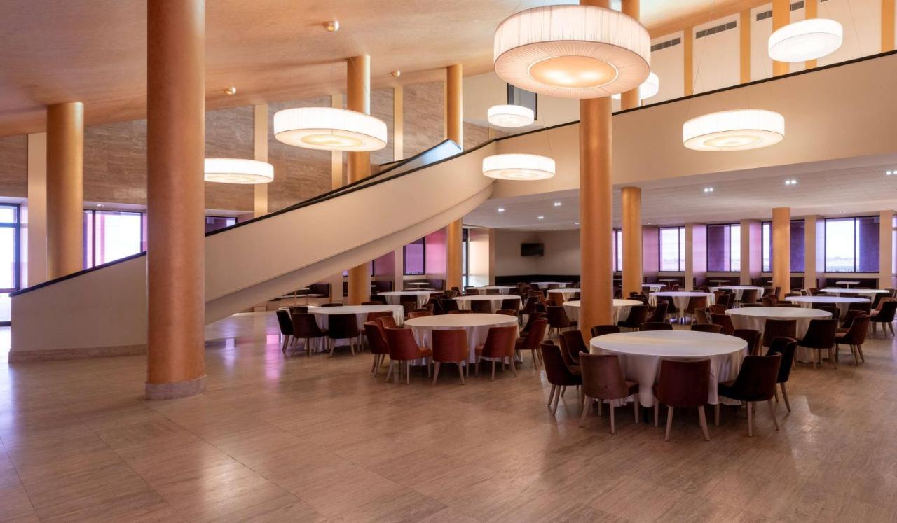 Radisson Blu Hotel Нджамена Экстерьер фото