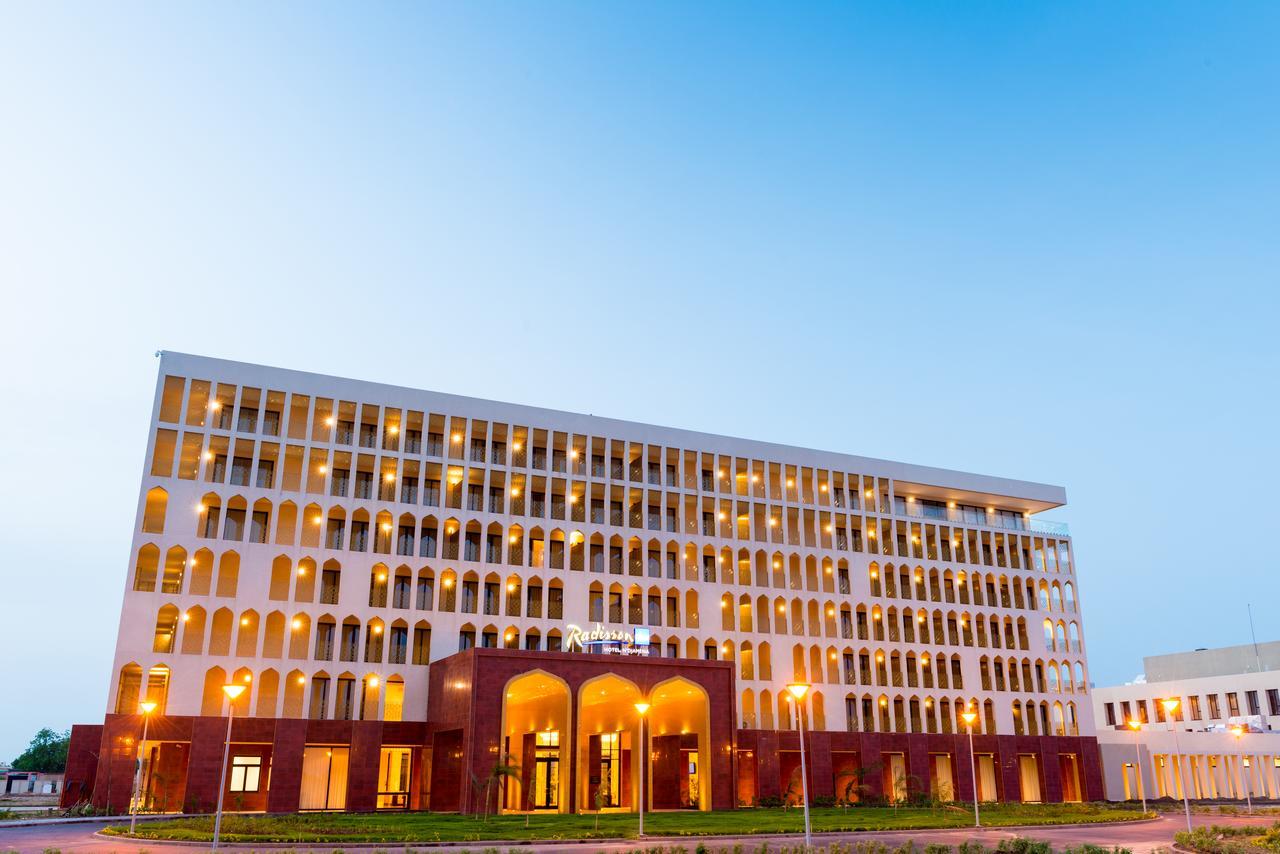 Radisson Blu Hotel Нджамена Экстерьер фото